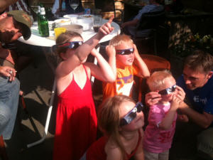 solarglasses2.jpeg (121190 bytes)